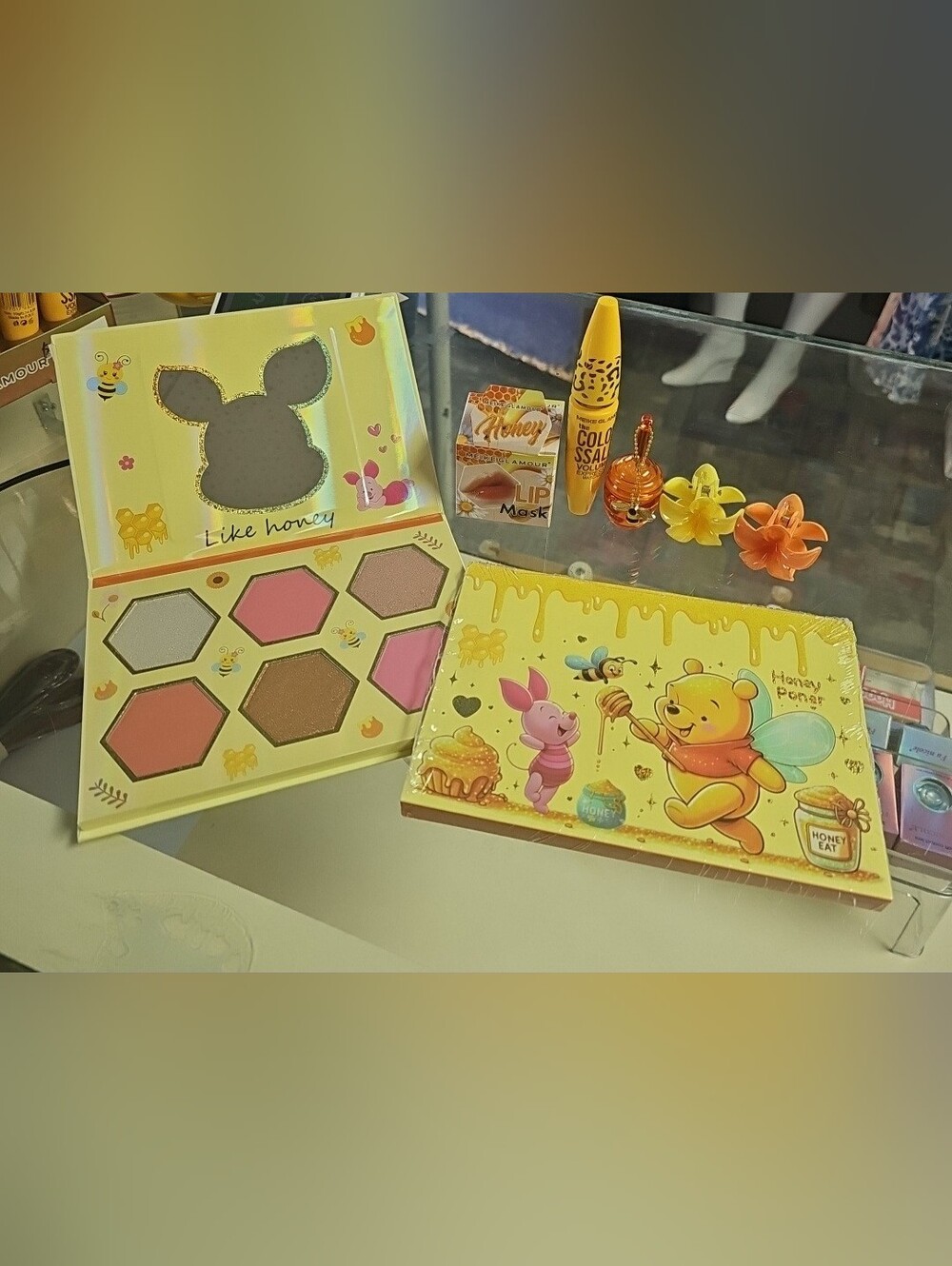 WINNIE THE POOH Complexion Palette Highlighter/Blush - 6 Shades.  6pc